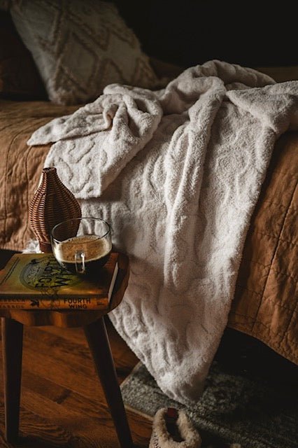 The Warm-hearted: 100% Recycled Blanket - Cozy-hearted