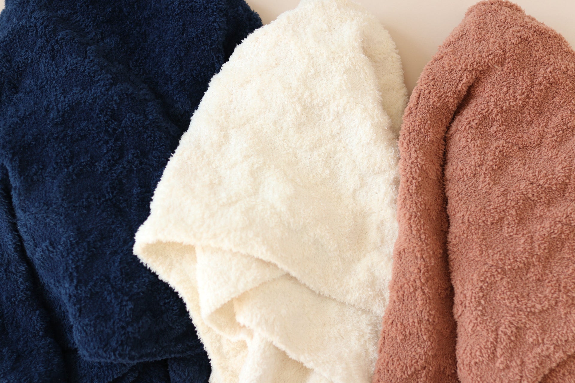The Warm - Hearted Blanket – Luxury Blanket for Home & Relaxation, Made from 100% Recycled Materials - Cozy - hearted