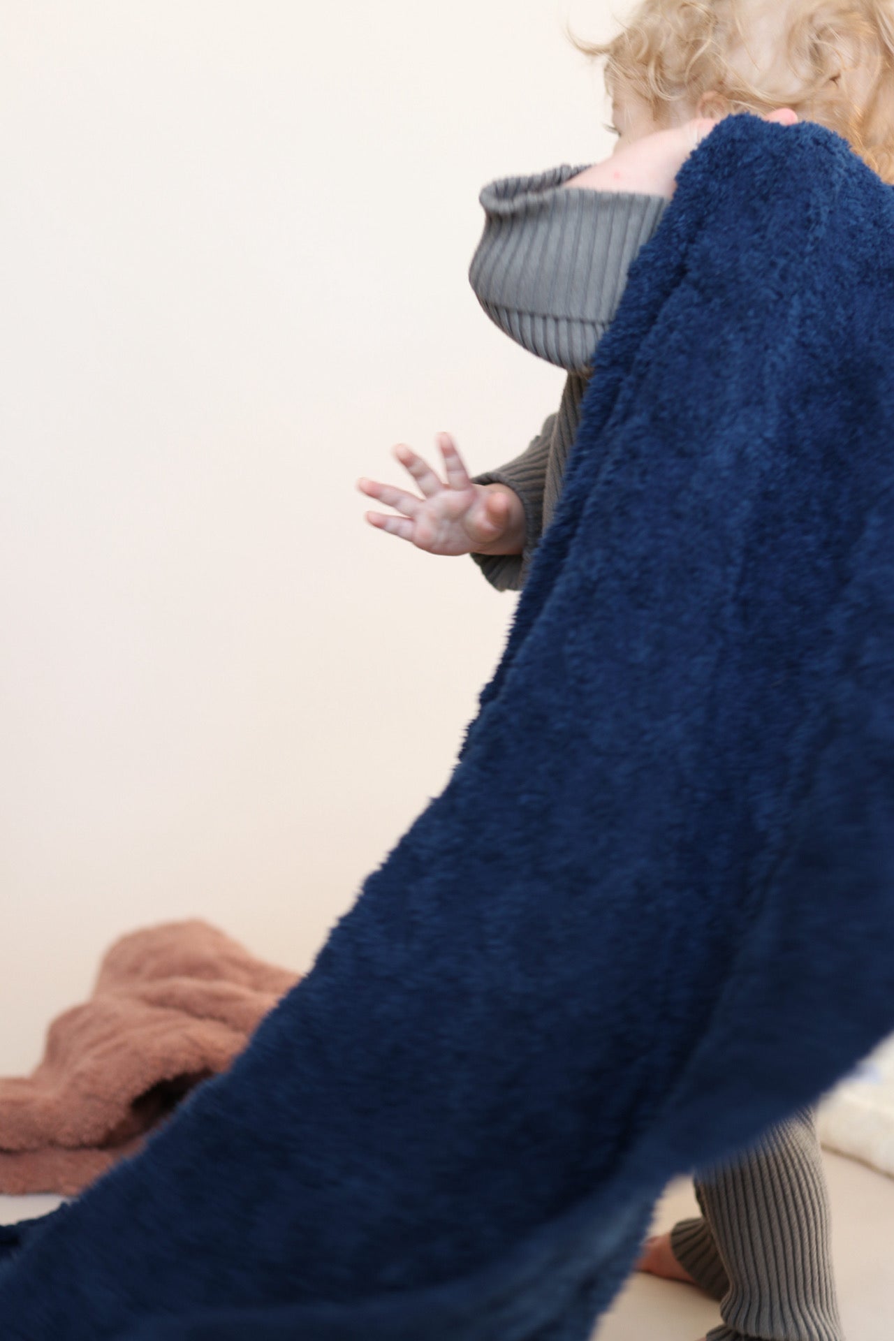 The Warm - Hearted Blanket – Luxury Blanket for Home & Relaxation, Made from 100% Recycled Materials - Cozy - hearted