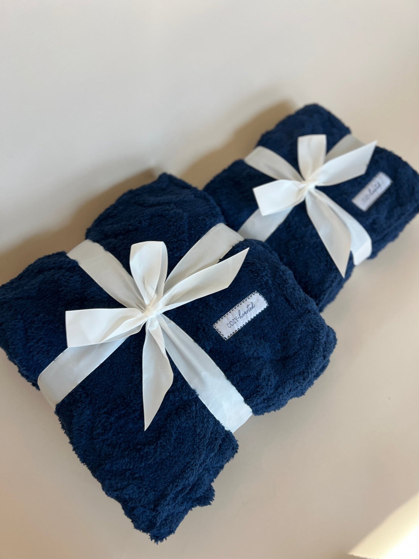 The Warm - Hearted Blanket – Luxury Blanket for Home & Relaxation, Made from 100% Recycled Materials - Cozy - hearted