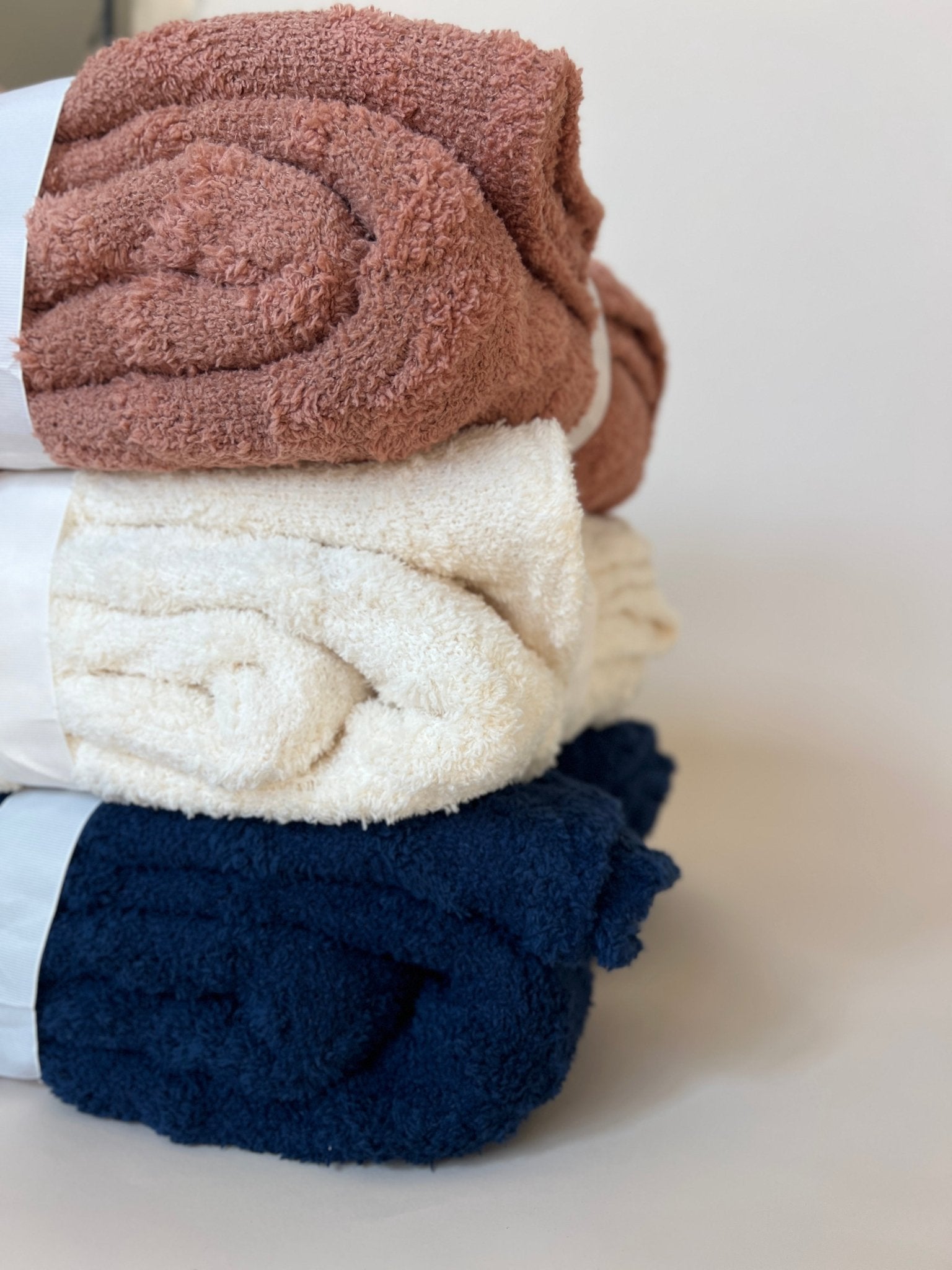 The Warm - Hearted Blanket – Luxury Blanket for Home & Relaxation, Made from 100% Recycled Materials - Cozy - hearted